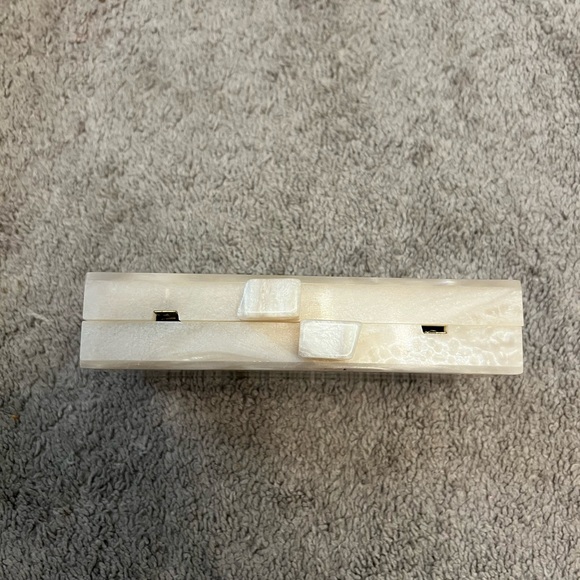 Bride clutch/ handbag with optional gold chain - Picture 4 of 5